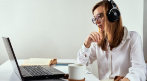 Crea dei video di formazione avvincenti per i tuoi dipendenti grazie a una voce fuori campo professionale